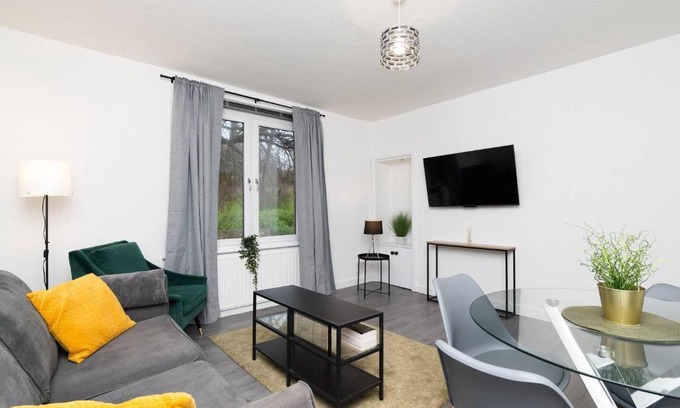 Dunfermline Apartment | Vacant Nests The Milton Free Wifi