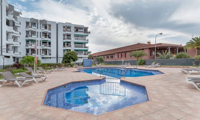 Playa del Ingles Apartment | Vacation Apartment 'Kellys' Bayuca' with Shared Pool, Wi-Fi and Air Conditioning