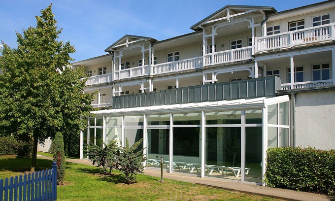 Gohren Apartment | Vacation apartment with balcony, use of swimming pool and sauna - Haus Strandeck FeWo 20