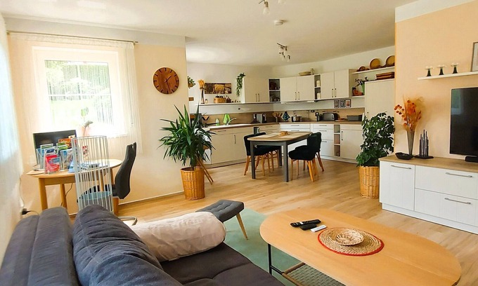 Maxhutte-Haidhof Apartment | Vacation apartment (78 m2) with garden