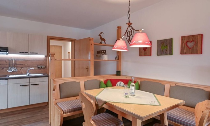 Rofleuten Apartment | Vacation apartment Edelsberg No. 2 on the first floor - Landhaus am Rosenbächle