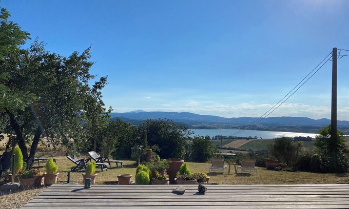 Castiglione del Lago Apartment | Vacation apartment "Farfalla" with lake view in Vaiano, Umbria