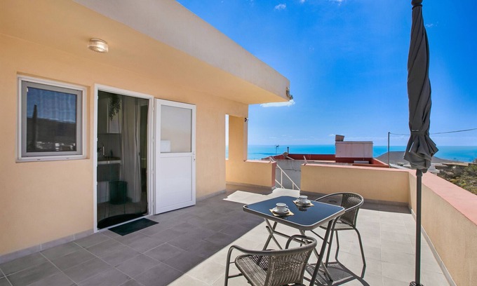 Guimar Apartment | Vacation Apartment 'Fewo Arafo' with Sea View, Private Terrace and Wi-Fi