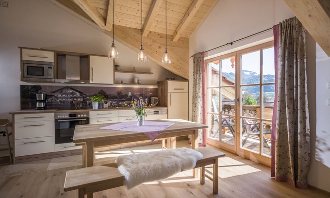 Niederaudorf Apartment | Vacation apartment Obstgarten im Zuhaus, 90 sqm with east-facing balcony and two bedrooms