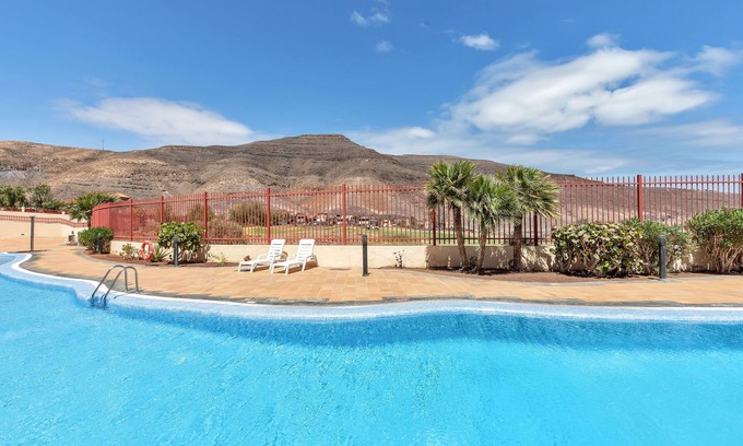 Morro Jable Apartment | Vacation Apartment 'Precioso Triple En Jandía Beach' with Sea View, Shared Pool and Wi-Fi