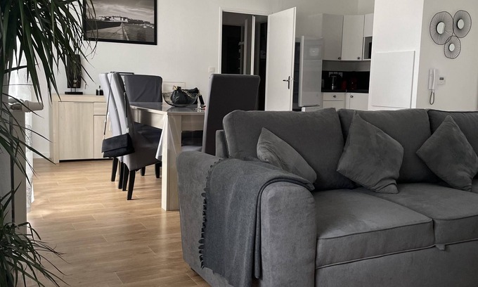 Saint-Jouan-des-Guerets Apartment | Vacation apartment with parking