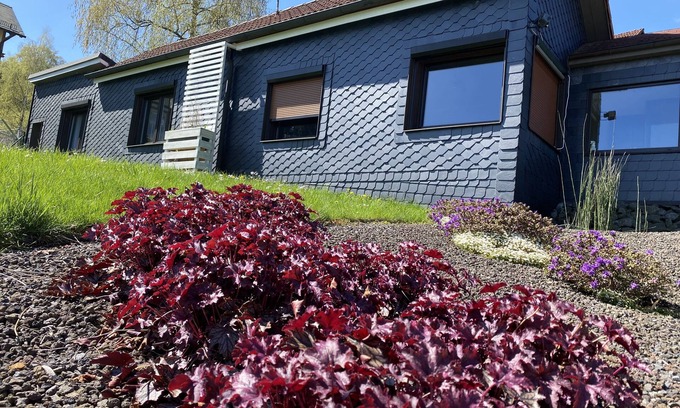 Friedrichroda House | Vacation cottage garden view directly at the forest & spa gardens