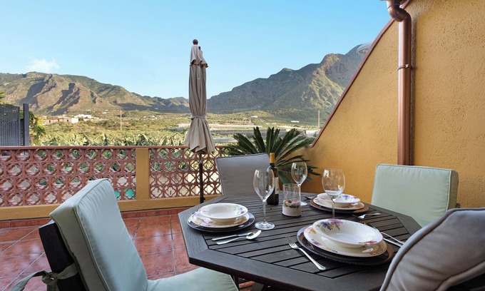 Buenavista del Norte House | Vacation Home 'La Cuadra' with Sea View, Private Terrace and Wi-Fi