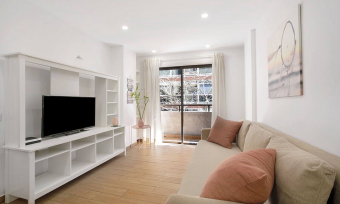Santa Cruz de Tenerife Apartment | Vacation Apartment 'El Rinconcito De Villalba Hervás' with Balcony, Wi-Fi and Air Conditioning