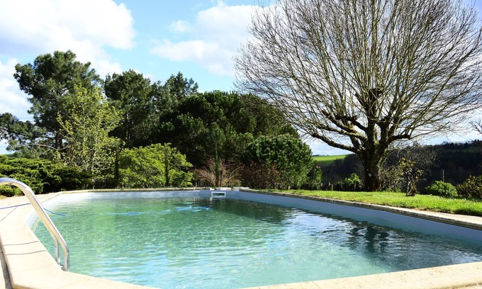 Bouglon House | Vacation home 8/10 pers with swimming pool May to September