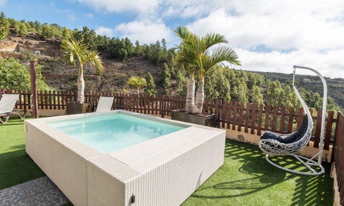 Arico House | Vacation Home 'Añaterve' with Sea View, Private Pool and Wi-Fi