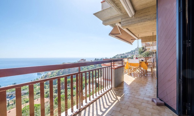 Taormina Apartment | Vacation Home "Appartamento Con Vista Sul Mare" with Sea View & Private Terrace