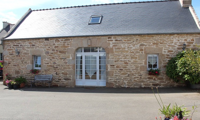 Plozevet House | Vacation home between sea and countryside