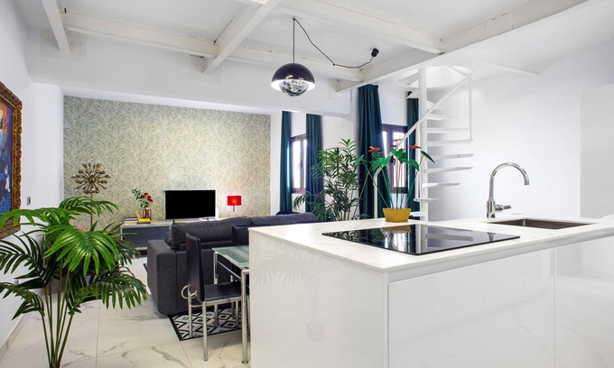 Las Palmas de Gran Canaria House | Vacation Home "Blue sky-loft ático" with Terrace & Wi-Fi