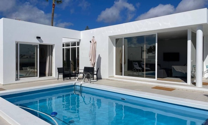 Tias House | Vacation Home 'Casa Guayo' with Private Pool, Private Terrace and Wi-Fi
