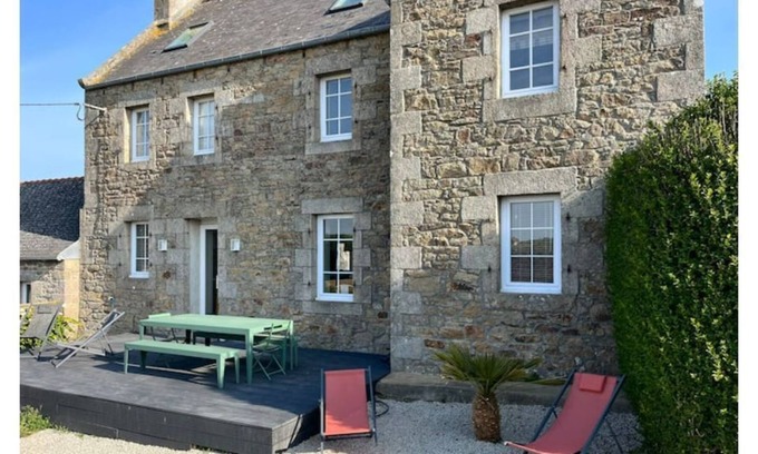 Sibiril House | Vacation home close to the beach