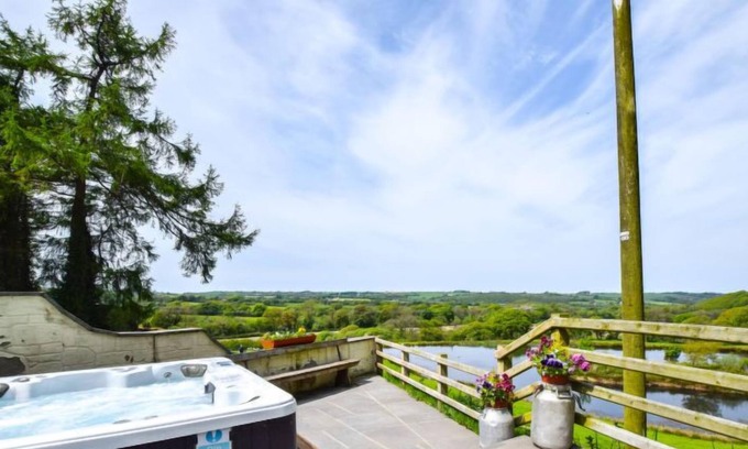 Lampeter House | Vacation home Cwm Onnen in New Quay - 4 persons, 2 bedrooms