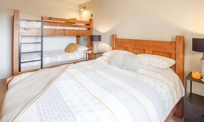 Garn Fadryn House | Vacation home Deri'r Mynach in Aberdaron - 10 persons, 4 bedrooms