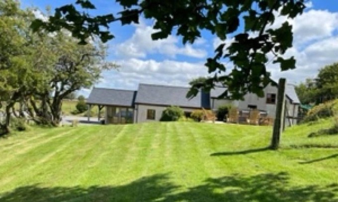 Denbigh House | Vacation home Forest Den in Llanrwst - 6 persons, 3 bedrooms