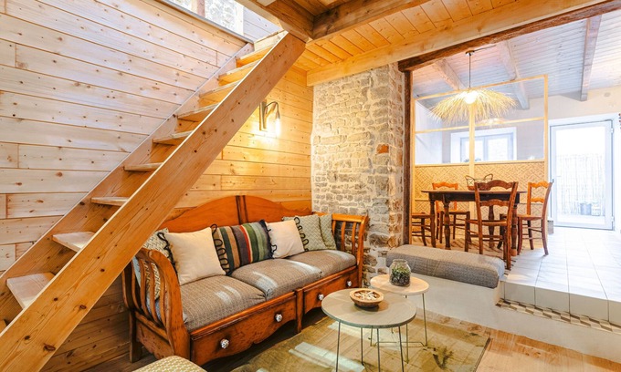 Nuaille d'Aunis House | Vacation Home "Gîte La Muscardine Avec Spa" with Private Terrace & Wi-Fi