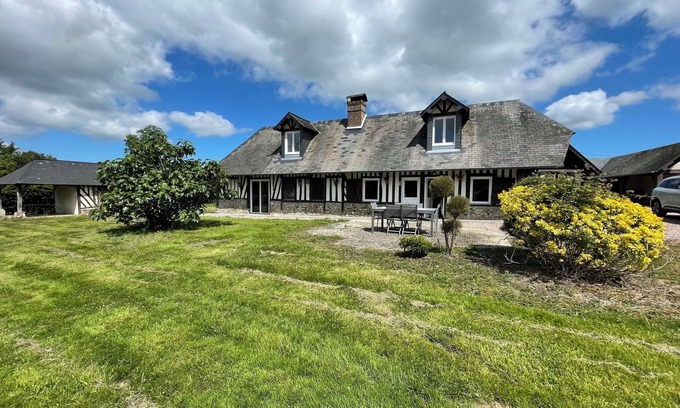 Beuzeville House | Vacation home in the countryside