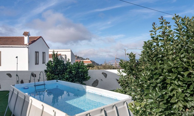 Teror House | Vacation Home 'La Casa De Teror' with Sea View, Private Pool and Wi-Fi