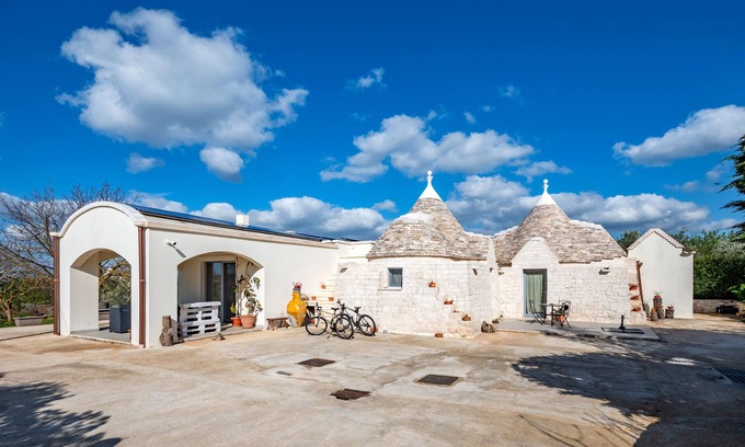 Martina Franca House | Vacation Home "La Valle dei Trulli" with Private Garden, Whirlpool & Wi-Fi