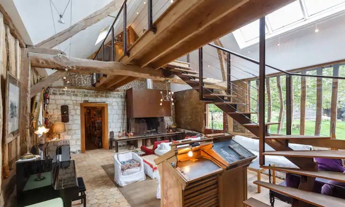 Canouville House | Vacation Home "Les Herbes Folles" with Wi-Fi and Garden