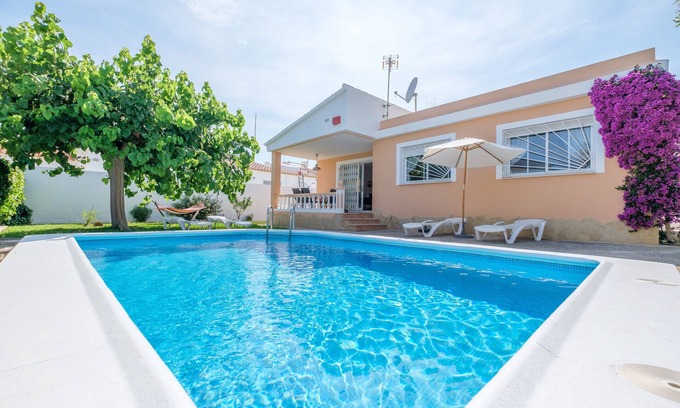 Vinaros House | Vacation Home 'Marblau 3' with Pool, Garden & Air Conditioning
