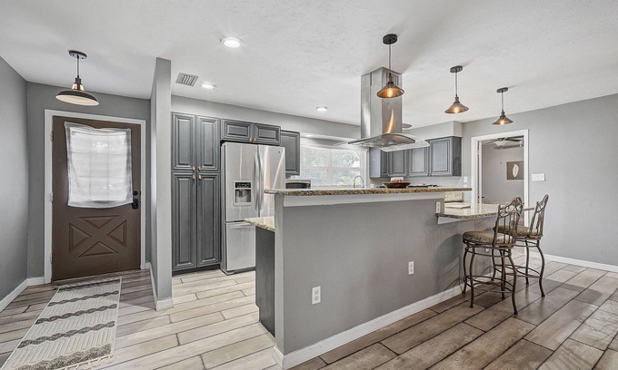 Sarasota Springs House | Vacation Home near Siesta Key, Waterside and Pinecraft