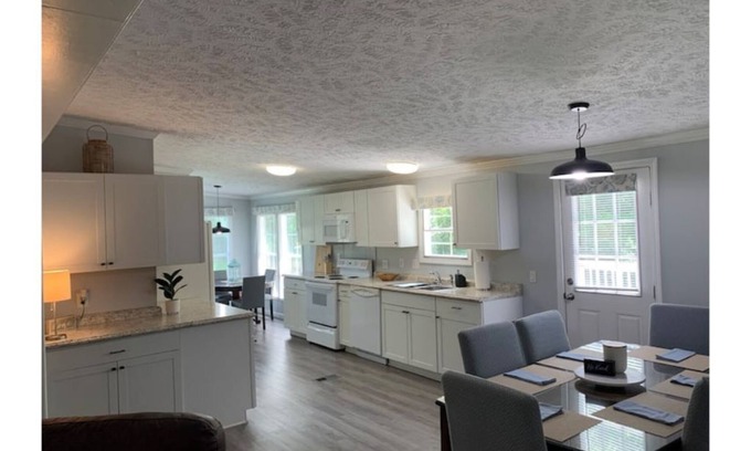 Shallotte House | Vacation home only 6 minutes from the beach