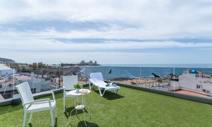 Arguineguin House | Vacation Home 'Sunset' with Sea View, Shared Terrace and Wi-Fi