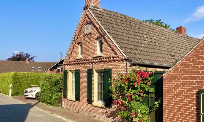 Upleward House | Vacation home Tied - East Frisian charm in a historic farm worker's house for 4