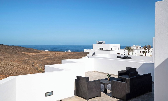 La Santa House | Vacation Home 'Tritón 6' with Sea View, Wi-Fi and Air Conditioning