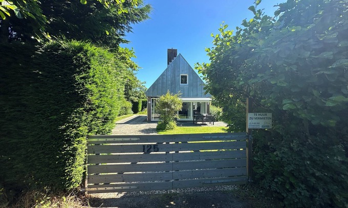 Scharendijke House | Vacation home with enclosed garden near the beach and lake.