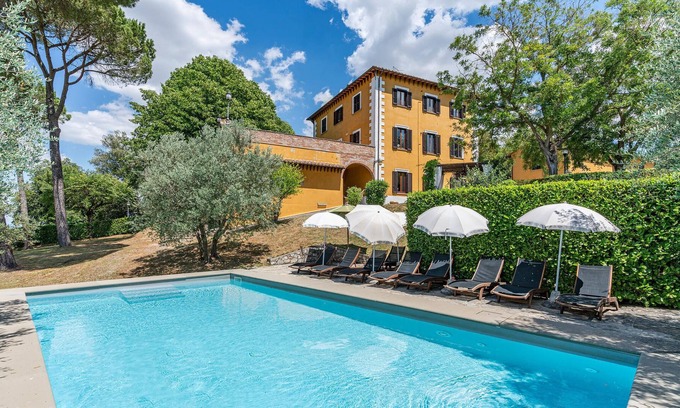 Chiusi House | Vacation home with pool and wellness.