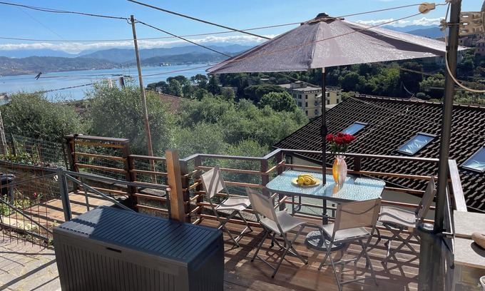 Cadimare Apartment | Vacation House With Sea View in the Cinque Terre 200 m from the sea. Alba Marina