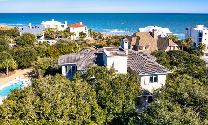 Debordieu Colony House | Vacation in luxury and style with sweeping ocean views at Pearce House.