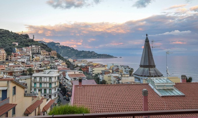 Villagonia Apartment | Vacation in Sicily, just a few meters from the sea, in this practical vacation apartment.