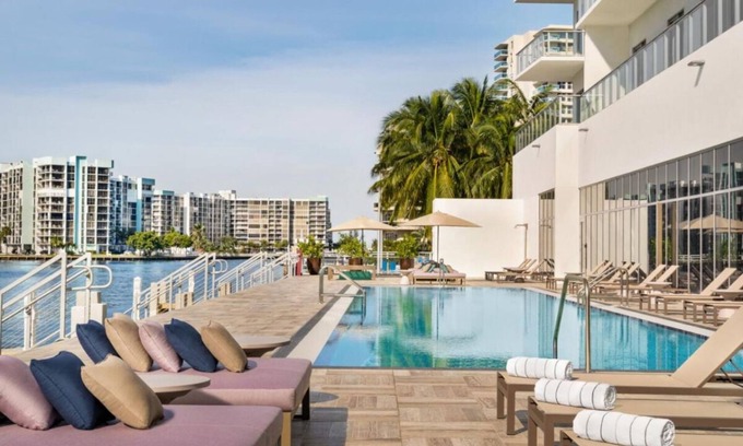 Hollywood South Central Beach Hotel | Vacation is Calling! Pool, Kitchen, Near Gulfstream Park