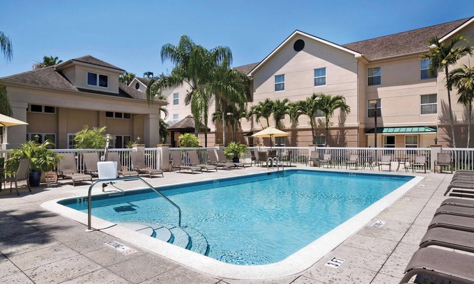 Villas Apartment | Vacation Starts Here! Outdoor Pool and BBQ Facilities, Near Fish Tale Marina!