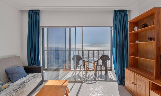 San Agustin Apartment | Vacation Studio 'Vista Mar By Masvacaciones' with Sea View, Shared Pool and Wi-Fi