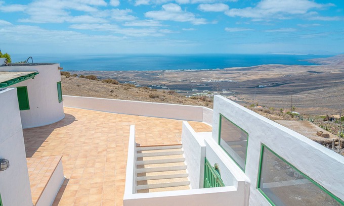 La Asomada Villa | Vacation Villa 'Lanzarote Suite Moon' with Sea View, Private Pool and Wi-Fi