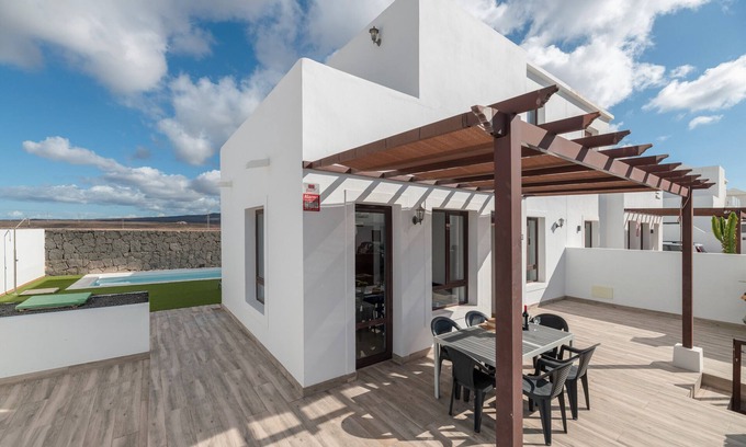 Playa Blanca Villa | Vacation Villa 'Luxury Lanzarote' with Sea View, Private Pool and Wi-Fi