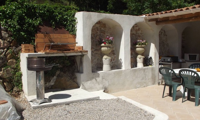 Varages Villa | Vacations house everything is silent and you can tan peacefully by the pool