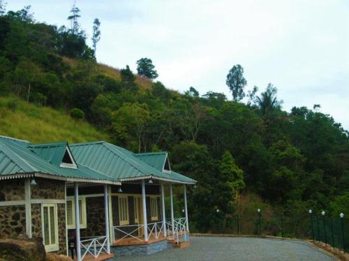 Vagamon Hotel | Vagamon 4 large family Rooms & 20 bunk beds apartment 812'983'5682