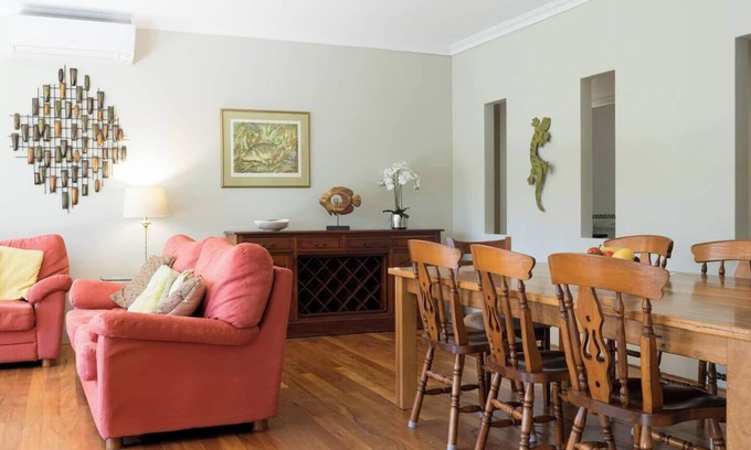 Yallingup House | Vaila Bushland Charm near Beaches and Top Wineries