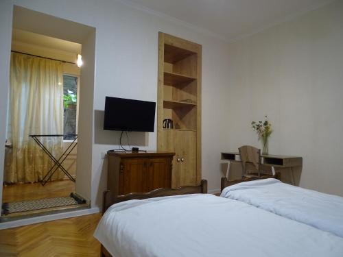 Vake Apartment | Vake Super Quiet and Comfy Apartment with a Yard