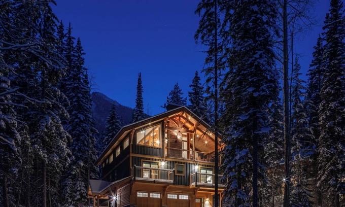 Golden Ski Chalet | Valhalla: 6 bedroom luxury home at Kicking Horse Mountain Resort