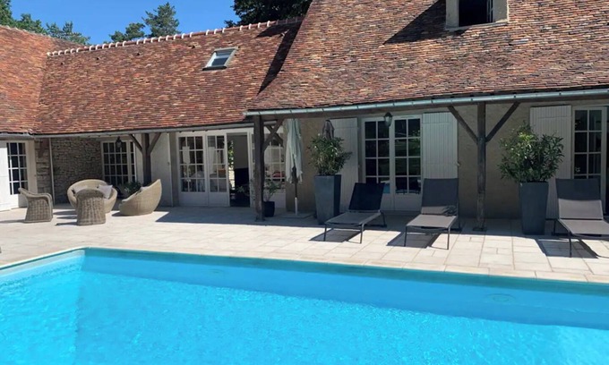 Dampierre-en-Yvelines House | Vallée de Chevreuse - Dampierre - Magnificent 6 bedroom villa with swimming pool